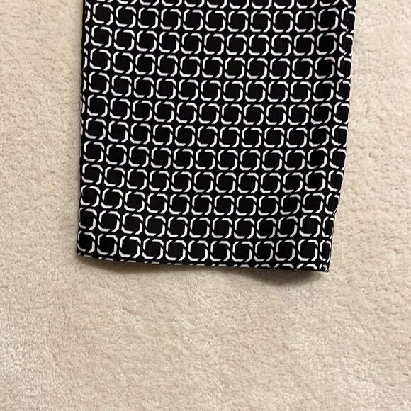 Lord & Taylor Black & White Pattern Pants. Front Zipper. Size 10 - Picture 3 of 9